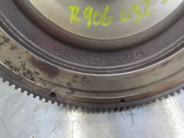 MERCEDES 1829 OM906 EURO 5 FLYWHEEL R906 032 3401 - Volante de inercia para Camión: foto 2 MERCEDES 1829 OM906 EURO 5 FLYWHEEL R906 032 3401 - Volante de inercia para Camión: foto 2