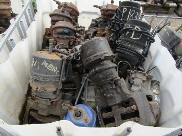 MERCEDES 815 ATEGO BRAKE CALIPERS (FRONT & REAR) - Piezas de freno para Camión: foto 1 MERCEDES 815 ATEGO BRAKE CALIPERS (FRONT & REAR) - Piezas de freno para Camión: foto 1