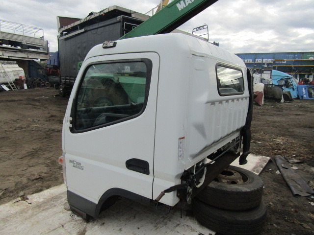 MITSUBISHI FUSO 35C13 EURO 5 CAB 2012 - Cabina para Camión: foto 4 MITSUBISHI FUSO 35C13 EURO 5 CAB 2012 - Cabina para Camión: foto 4