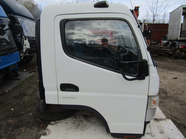 MITSUBISHI FUSO 7C 15/18 CAB (2014) - Cabina para Camión: foto 3 MITSUBISHI FUSO 7C 15/18 CAB (2014) - Cabina para Camión: foto 3