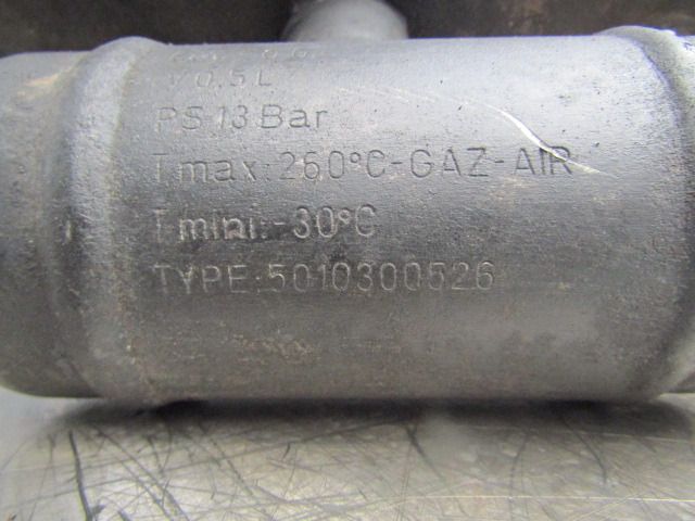 RENAULT PREMIUM COMPRESSOR PIPE & CHAMBER TYPE 5010300526 - Motor y piezas para Camión: foto 2 RENAULT PREMIUM COMPRESSOR PIPE & CHAMBER TYPE 5010300526 - Motor y piezas para Camión: foto 2