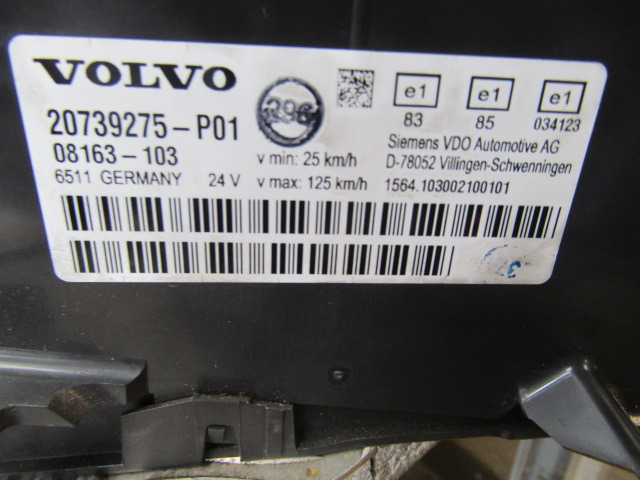 VOLVO FH13 CLOCK CLUSTER P/NO 20739275-P01 - Cabina e interior para Camión: foto 2 VOLVO FH13 CLOCK CLUSTER P/NO 20739275-P01 - Cabina e interior para Camión: foto 2