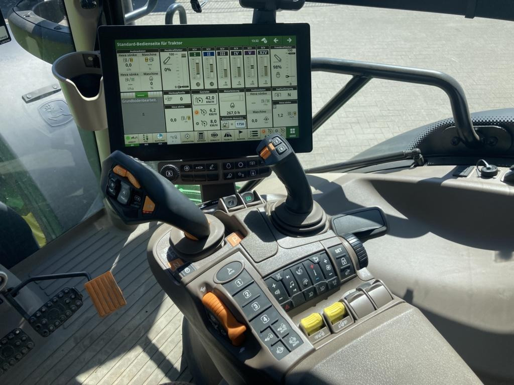 John Deere 6R215 - Tractor: foto 4 John Deere 6R215 - Tractor: foto 4