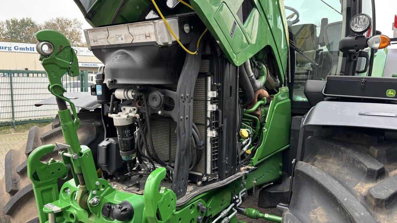 John Deere 6R215 - Tractor: foto 3 John Deere 6R215 - Tractor: foto 3