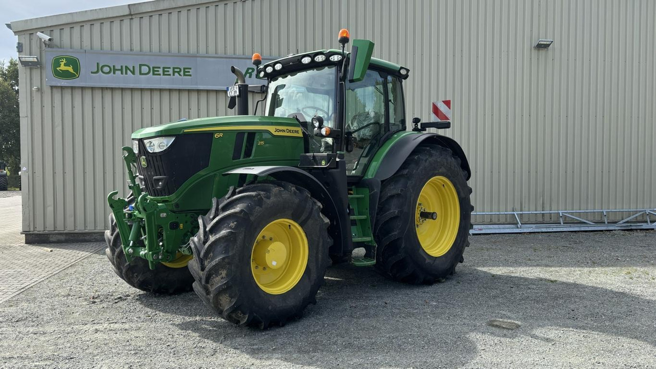 John Deere 6R215 - Tractor: foto 1 John Deere 6R215 - Tractor: foto 1