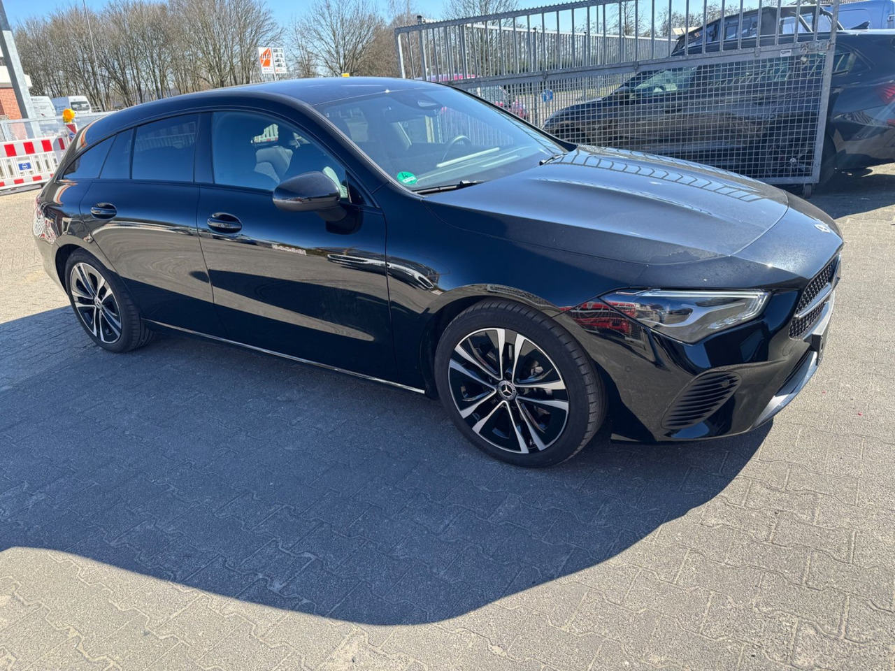 Mercedes-Benz CLA 180 Shooting Brake AUT / LED / CAMERA / NAVI - Coche: foto 3 Mercedes-Benz CLA 180 Shooting Brake AUT / LED / CAMERA / NAVI - Coche: foto 3