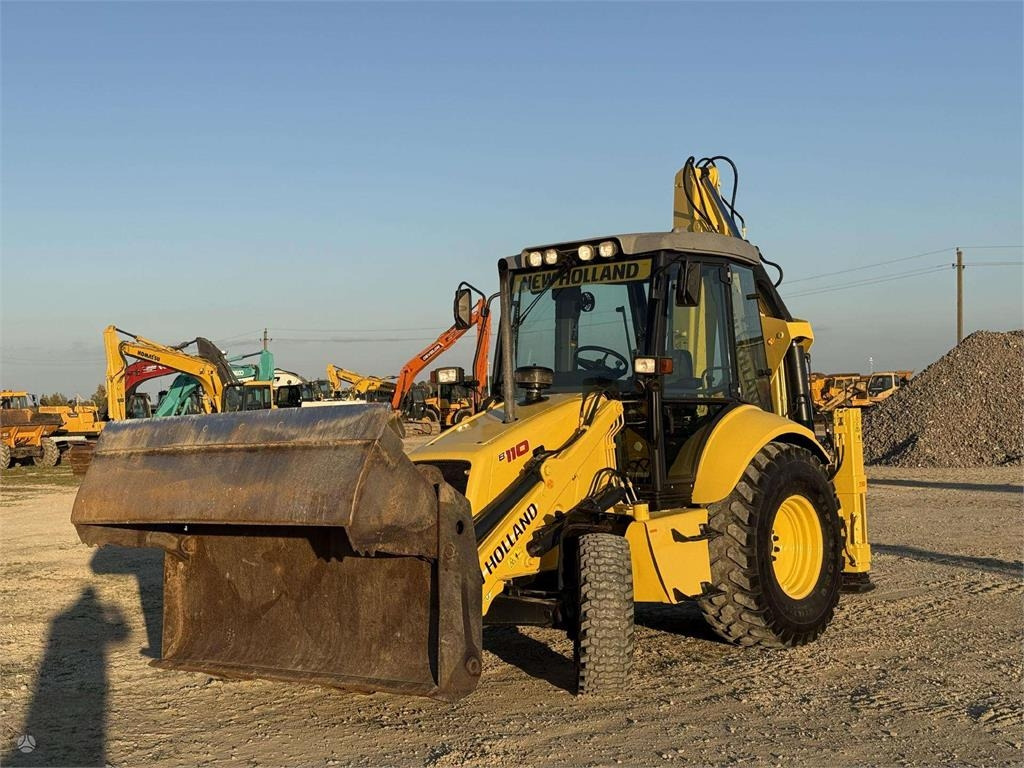 New Holland B 110-4PT , 2 quick couplers - Retroexcavadora: foto 2 New Holland B 110-4PT , 2 quick couplers - Retroexcavadora: foto 2