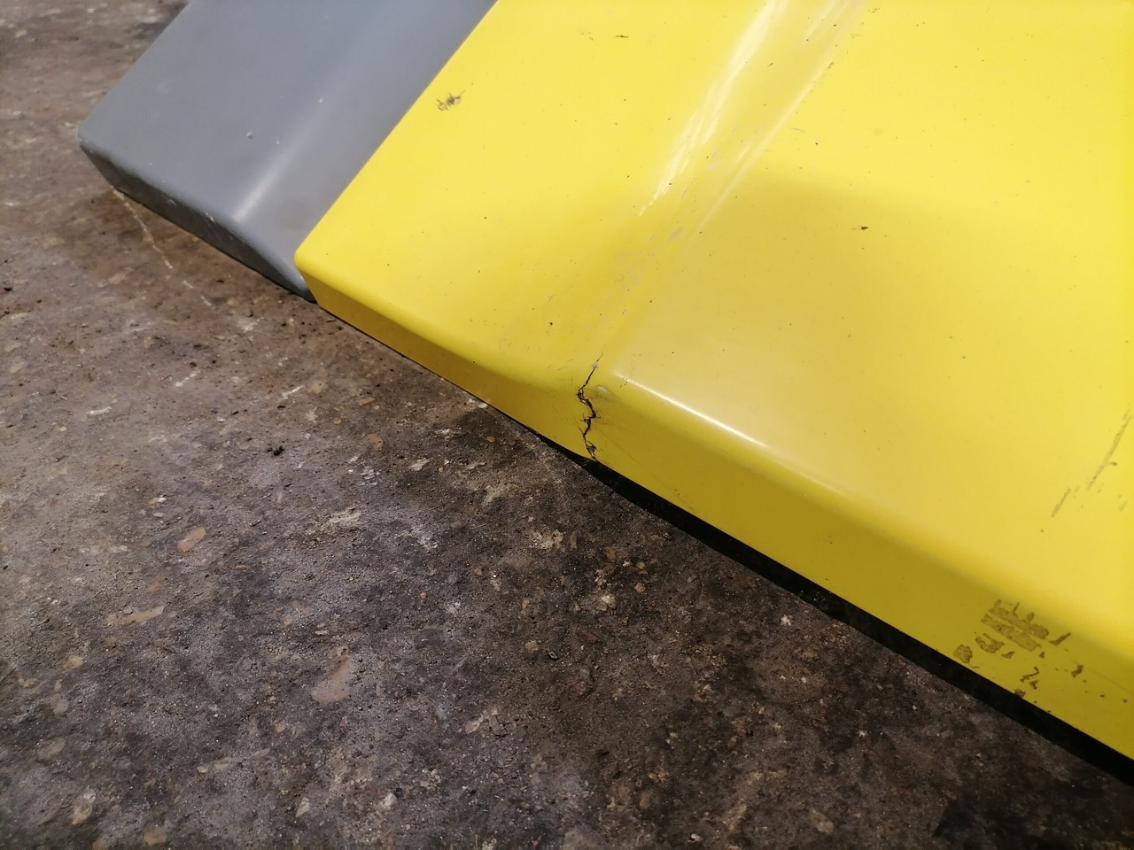 DAF DAF kabiini tuulesuunaja, vasak külg 1740449 - Aerodinámica/ Spoiler para Camión: foto 2 DAF DAF kabiini tuulesuunaja, vasak külg 1740449 - Aerodinámica/ Spoiler para Camión: foto 2