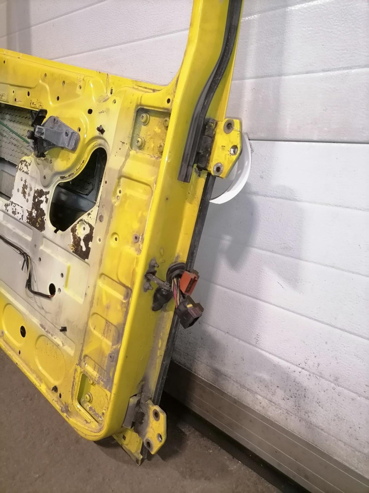 DAF Door 1676218 - Puerta y piezas para Camión: foto 3 DAF Door 1676218 - Puerta y piezas para Camión: foto 3