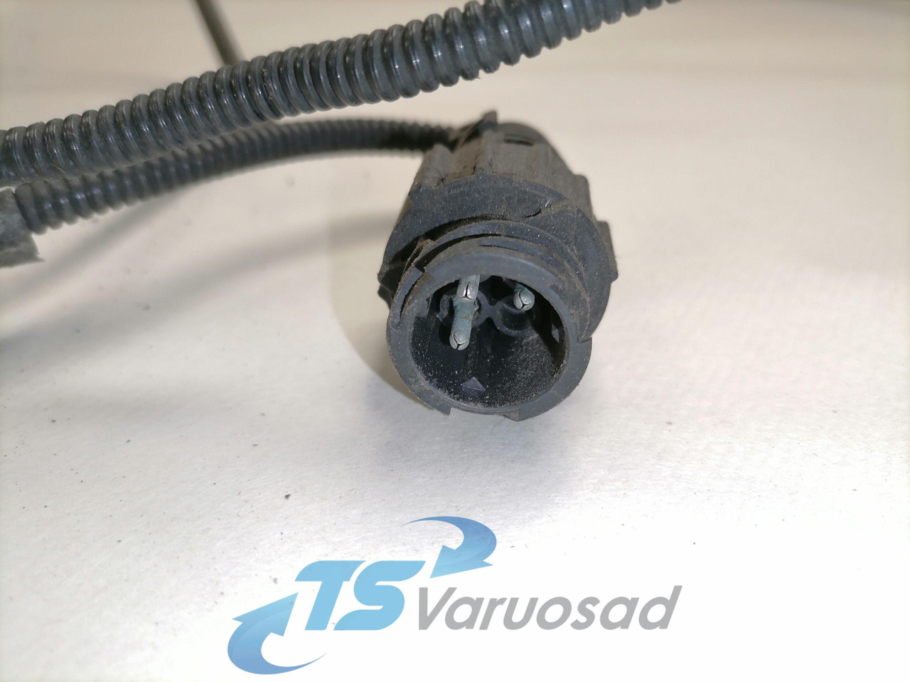 MAN Air filter housing 81084006032 - Sistema de admisión de aire para Camión: foto 3 MAN Air filter housing 81084006032 - Sistema de admisión de aire para Camión: foto 3