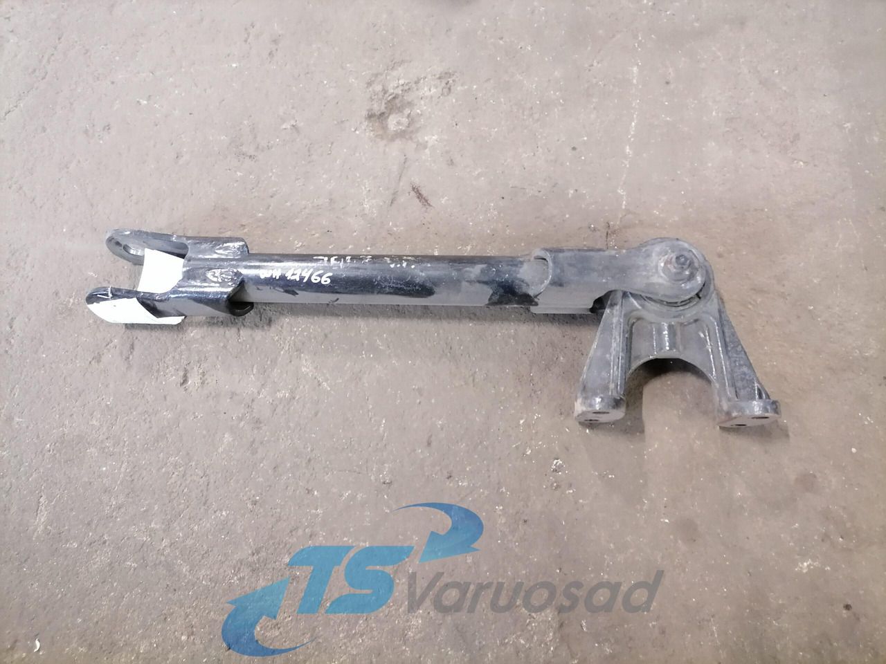 MAN Anti roll bar bracket 81437185111 - Barra estabilizadora para Camión: foto 1 MAN Anti roll bar bracket 81437185111 - Barra estabilizadora para Camión: foto 1