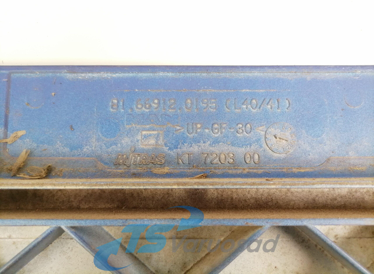 MAN Cab side door 81669120195 - Pieza universal para Camión: foto 2 MAN Cab side door 81669120195 - Pieza universal para Camión: foto 2