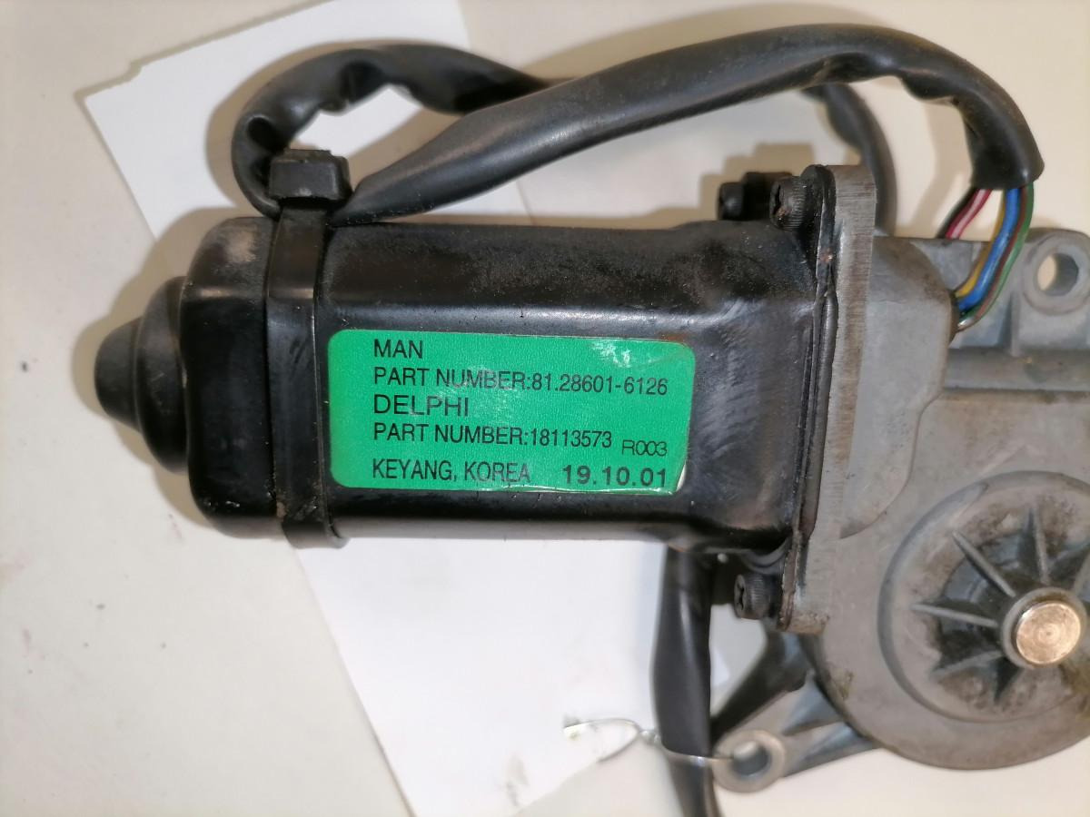 MAN Glass lift 81286016126 - Ventana y piezas para Camión: foto 4 MAN Glass lift 81286016126 - Ventana y piezas para Camión: foto 4