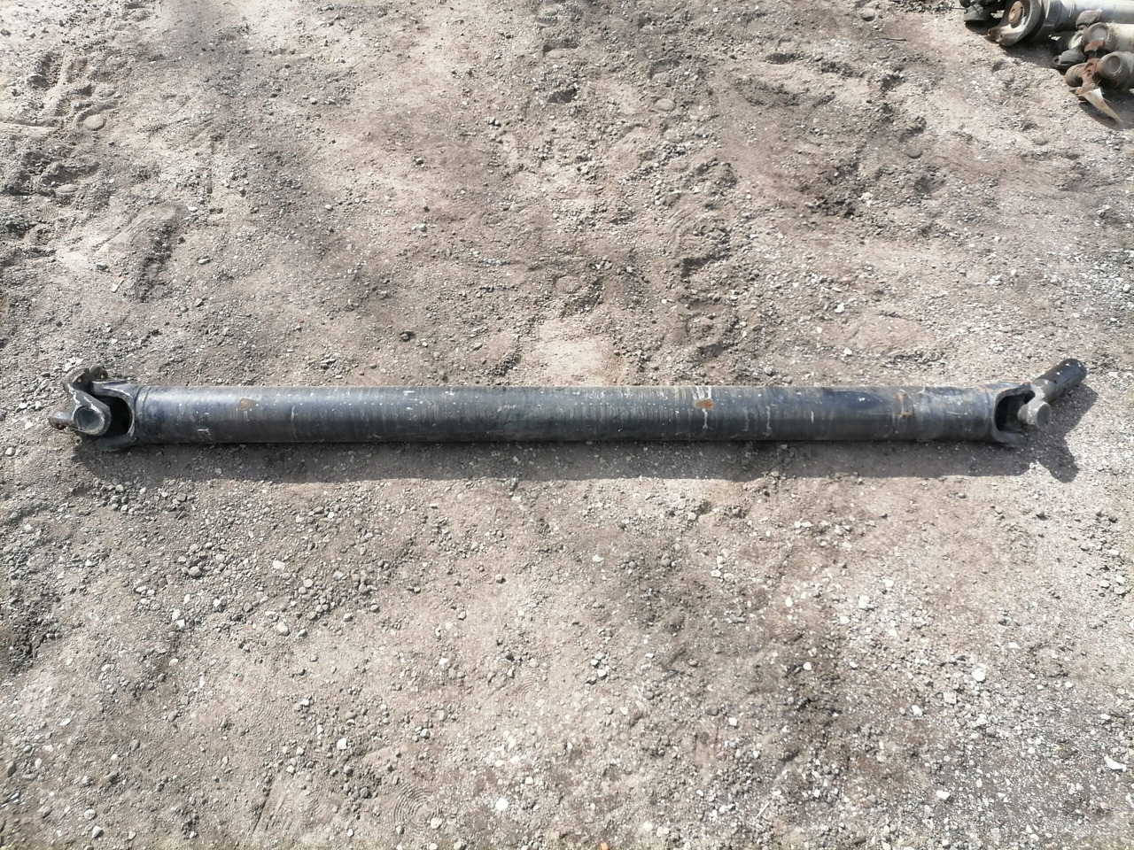 MAN Propeller shaft 81393326219 - Árbol de transmisión para Camión: foto 2 MAN Propeller shaft 81393326219 - Árbol de transmisión para Camión: foto 2