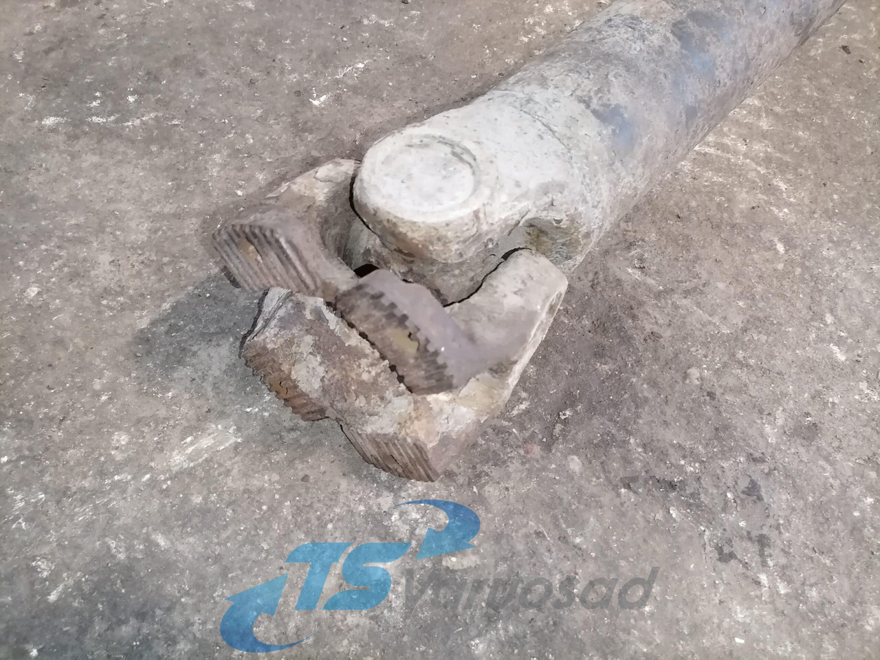 MAN Propeller shaft 81393336144 - Árbol de transmisión para Camión: foto 3 MAN Propeller shaft 81393336144 - Árbol de transmisión para Camión: foto 3