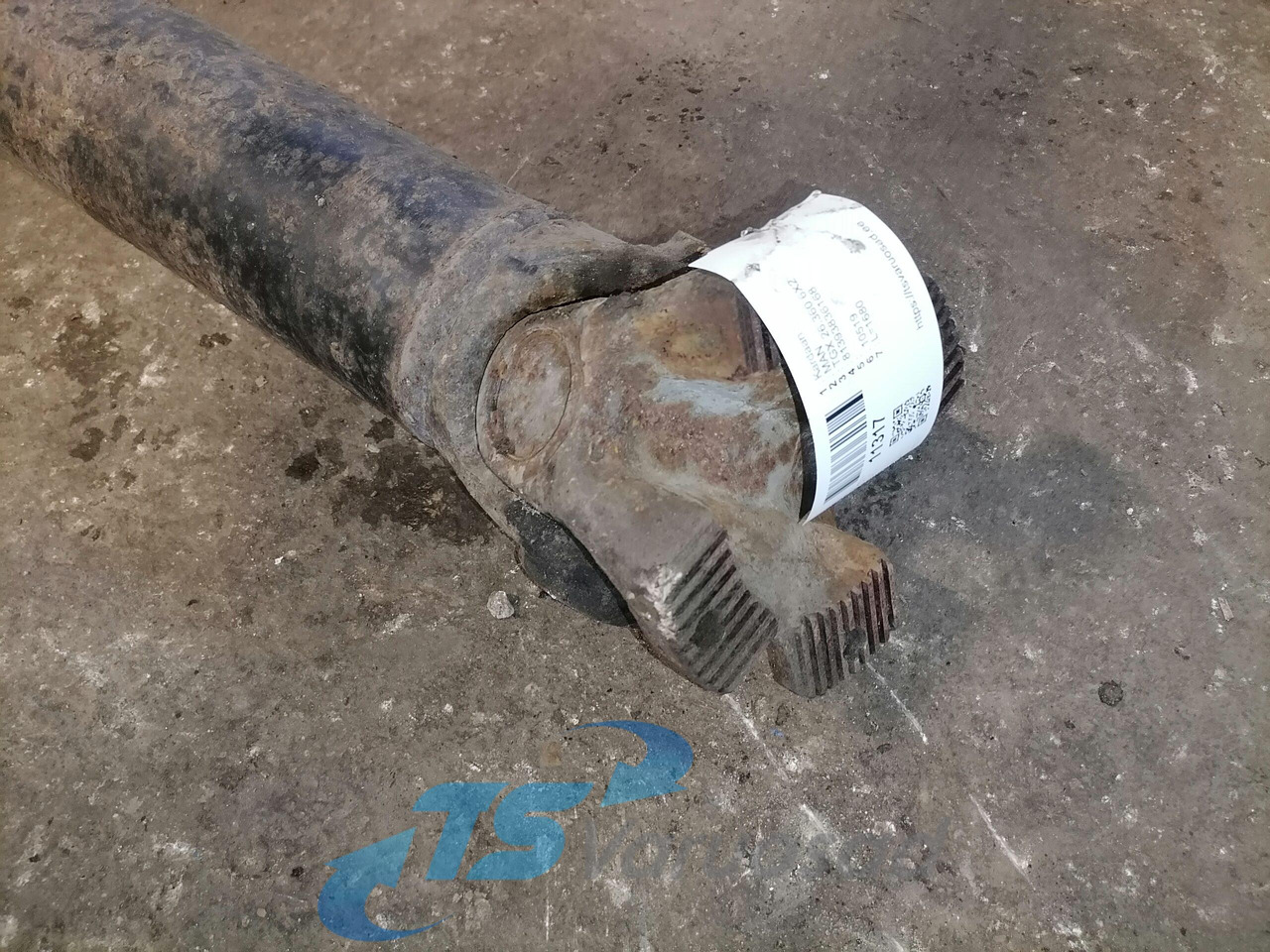 MAN Propeller shaft 81393836168 - Árbol de transmisión para Camión: foto 2 MAN Propeller shaft 81393836168 - Árbol de transmisión para Camión: foto 2