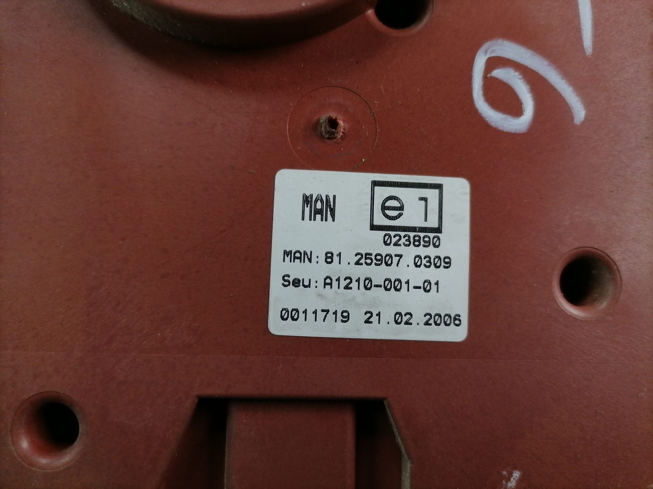 MAN Voltage converter 81259070309 - Sistema eléctrico para Camión: foto 4 MAN Voltage converter 81259070309 - Sistema eléctrico para Camión: foto 4