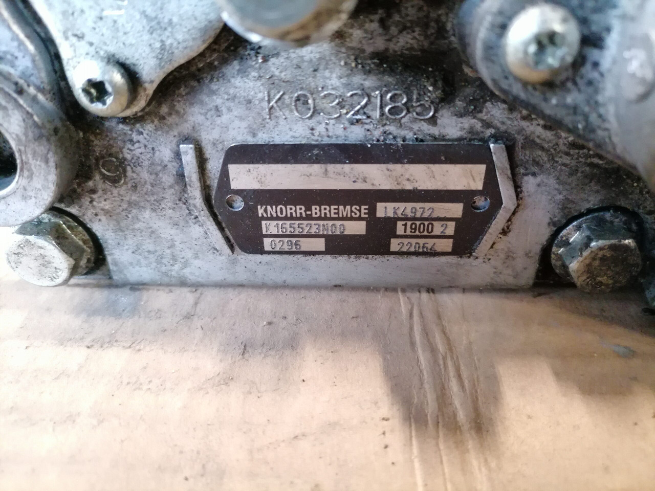 Mercedes-Benz Air compressor K165523N00 - Compresor para Camión: foto 5 Mercedes-Benz Air compressor K165523N00 - Compresor para Camión: foto 5