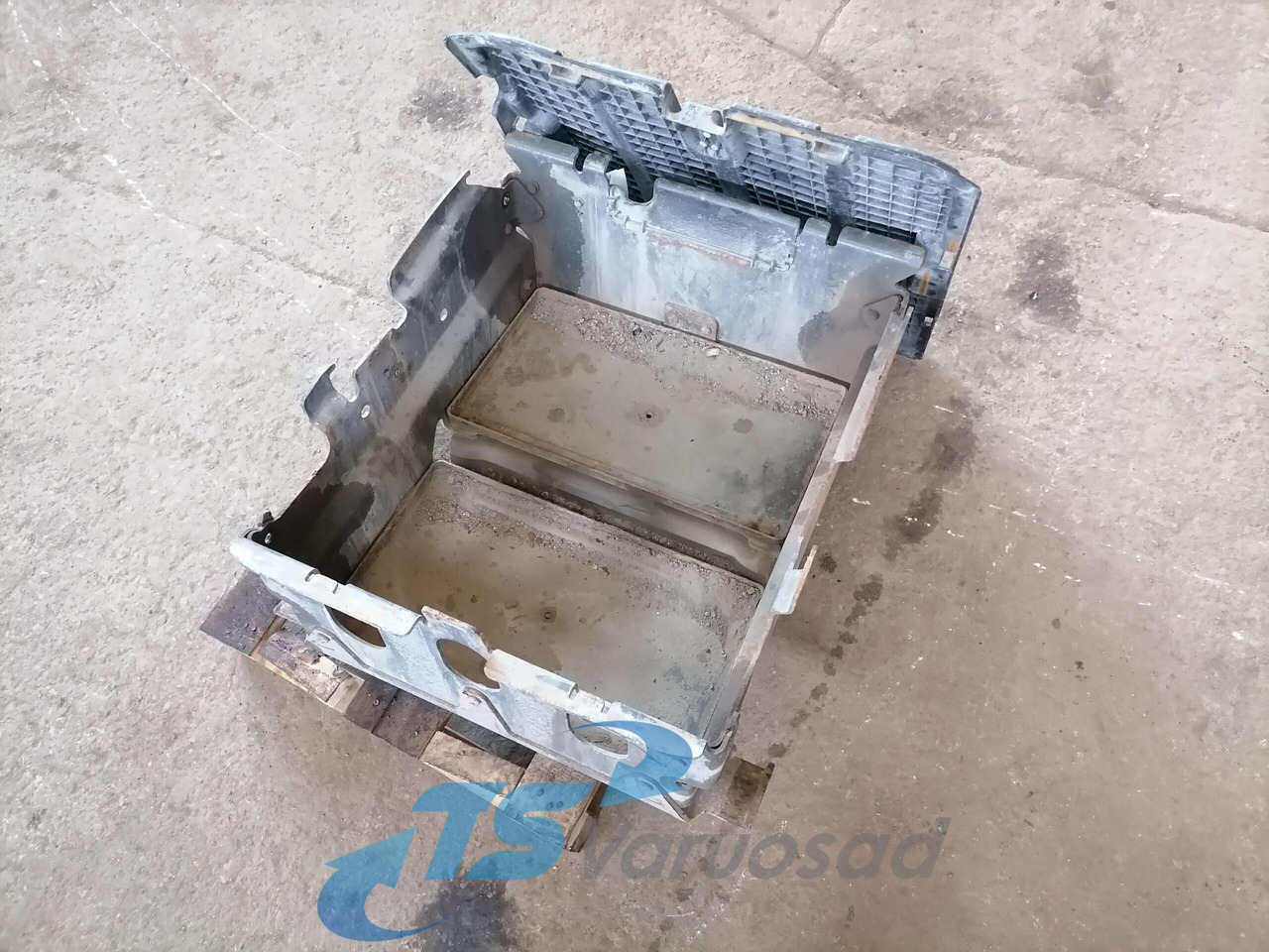 Mercedes-Benz Battery box A9304200268 - Acumulador para Camión: foto 2 Mercedes-Benz Battery box A9304200268 - Acumulador para Camión: foto 2