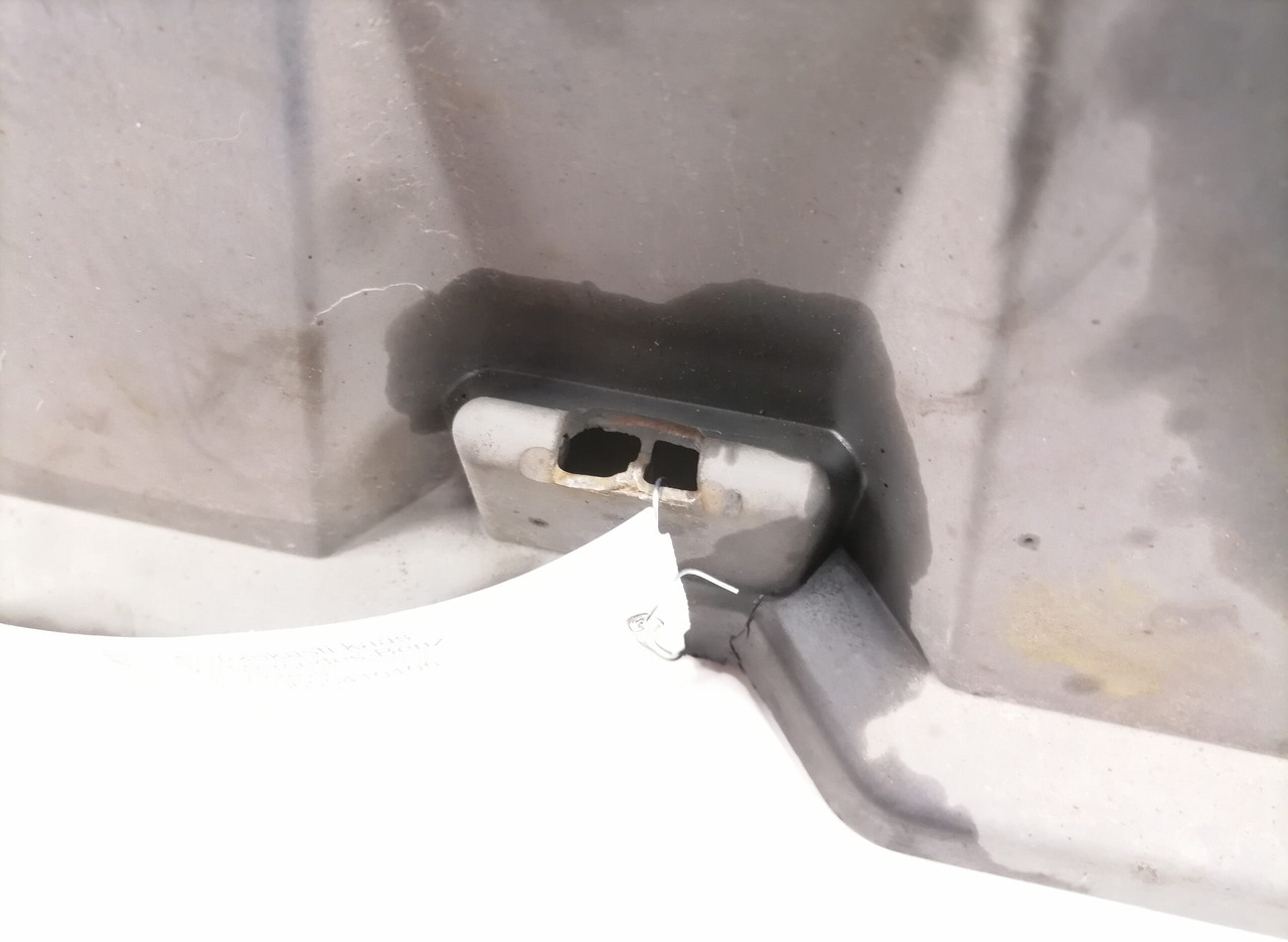 Mercedes-Benz Battery cover A9605410105 - Acumulador para Camión: foto 3 Mercedes-Benz Battery cover A9605410105 - Acumulador para Camión: foto 3