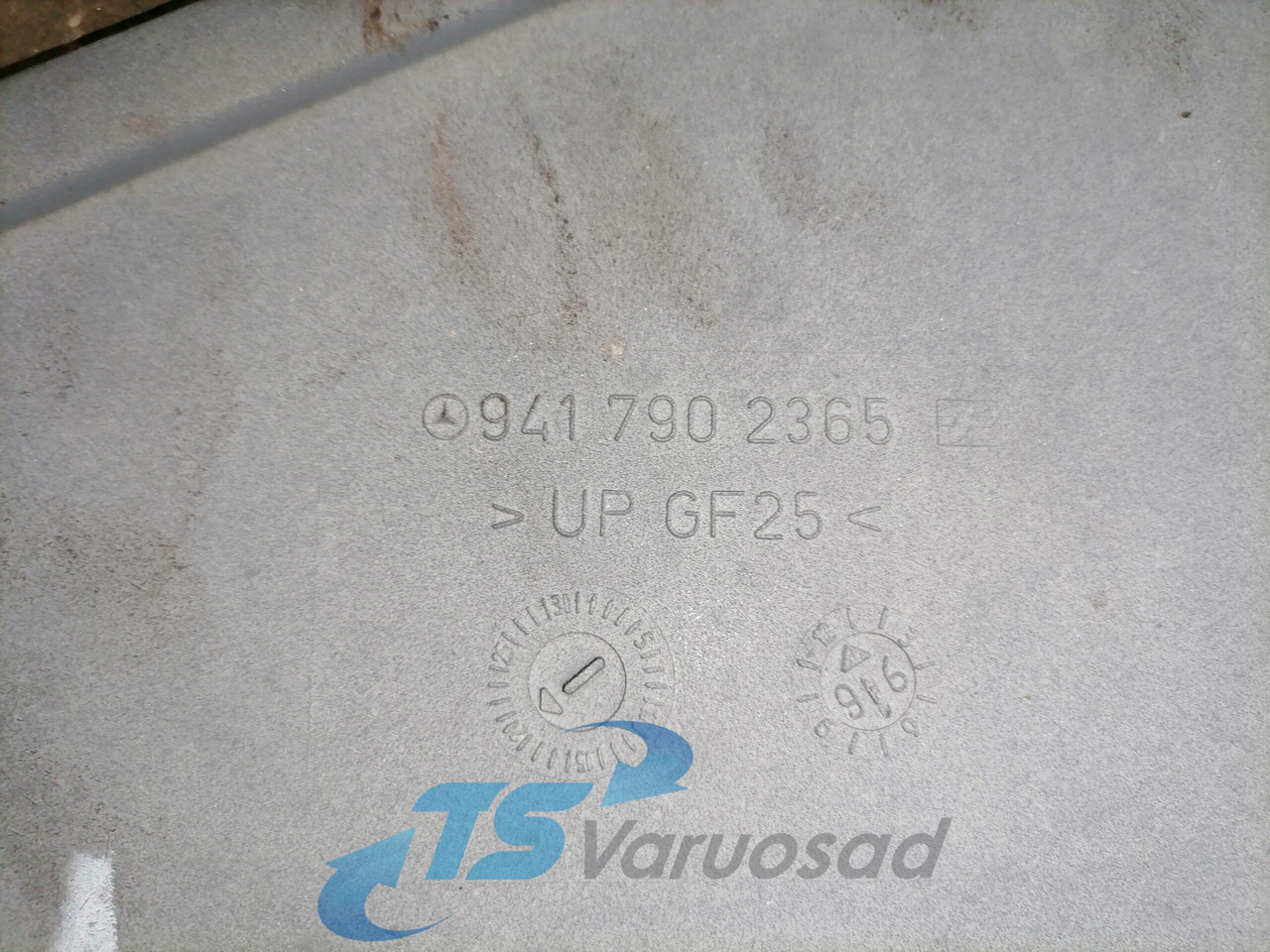 Mercedes-Benz Kabiini tuulesuunaja, ülemine vasak A9417902365 - Aerodinámica/ Spoiler para Camión: foto 3 Mercedes-Benz Kabiini tuulesuunaja, ülemine vasak A9417902365 - Aerodinámica/ Spoiler para Camión: foto 3