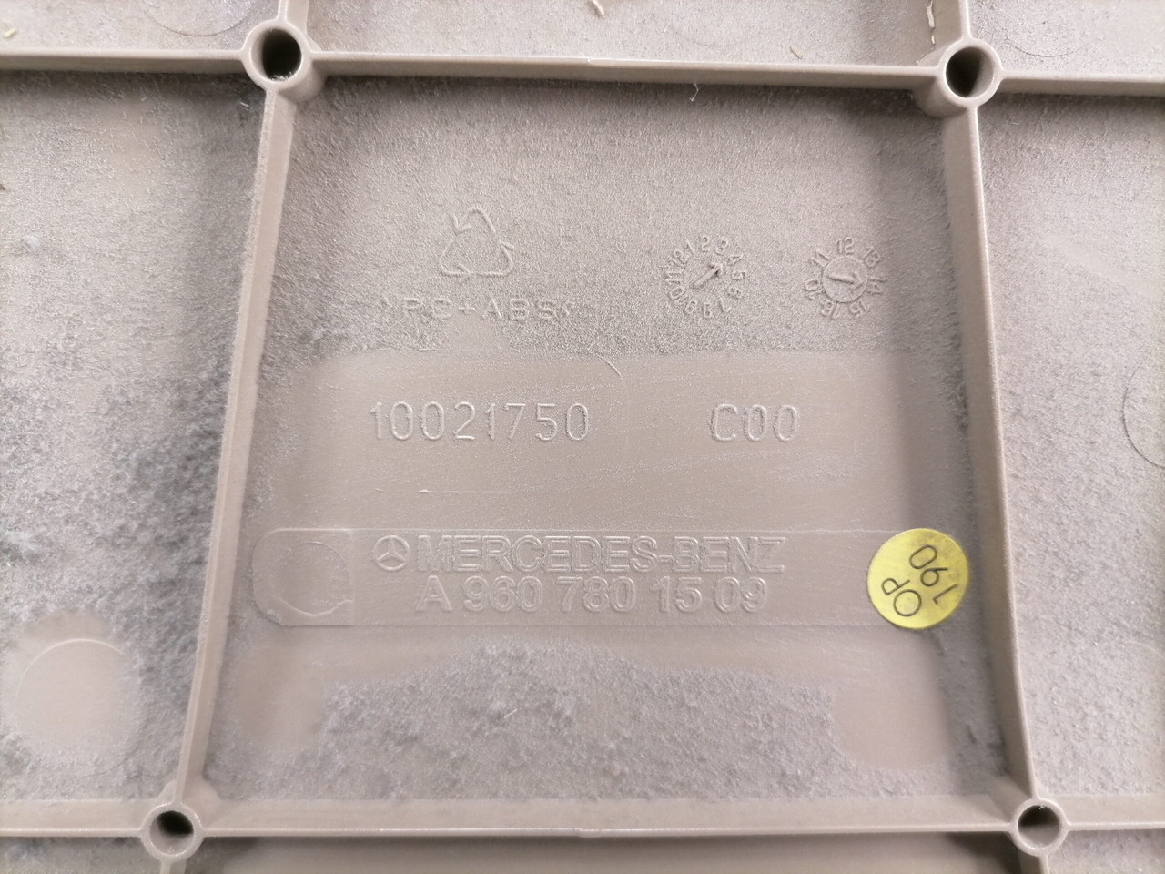 Mercedes-Benz Katuseluugi kate A9607801509 - Pieza universal para Camión: foto 2 Mercedes-Benz Katuseluugi kate A9607801509 - Pieza universal para Camión: foto 2