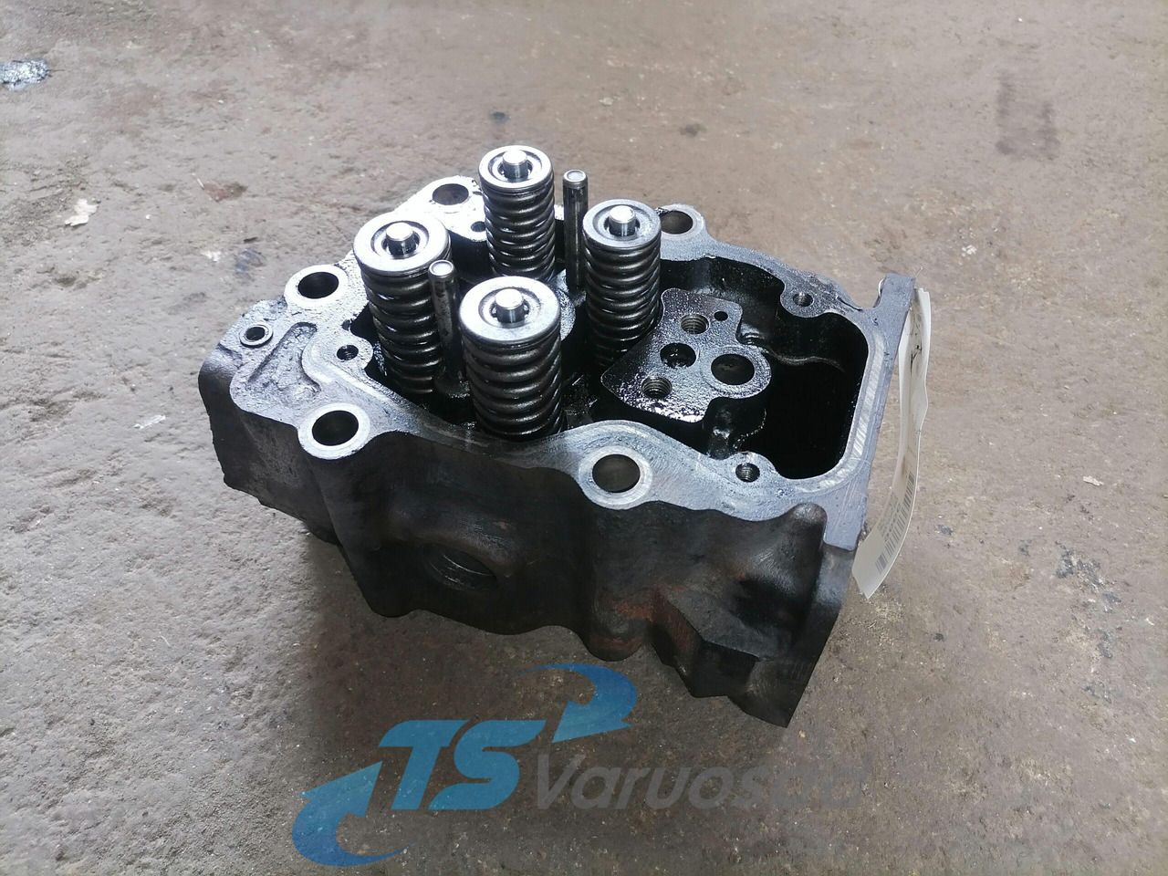 Scania Cylinder head 1388084 - Cabezal de bloque para Camión: foto 1 Scania Cylinder head 1388084 - Cabezal de bloque para Camión: foto 1