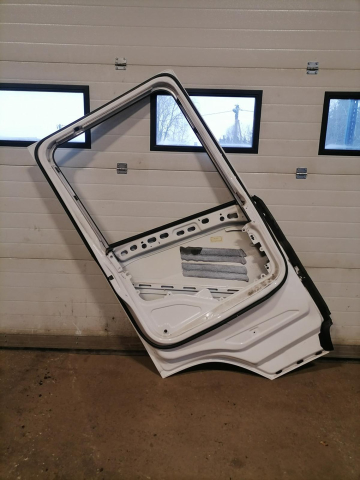 Scania Door 2653996 - Puerta y piezas para Camión: foto 4 Scania Door 2653996 - Puerta y piezas para Camión: foto 4