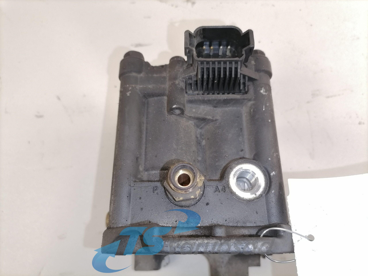 Scania EGR valve 2021086 - Silenciador/ Sistema de escape para Camión: foto 3 Scania EGR valve 2021086 - Silenciador/ Sistema de escape para Camión: foto 3