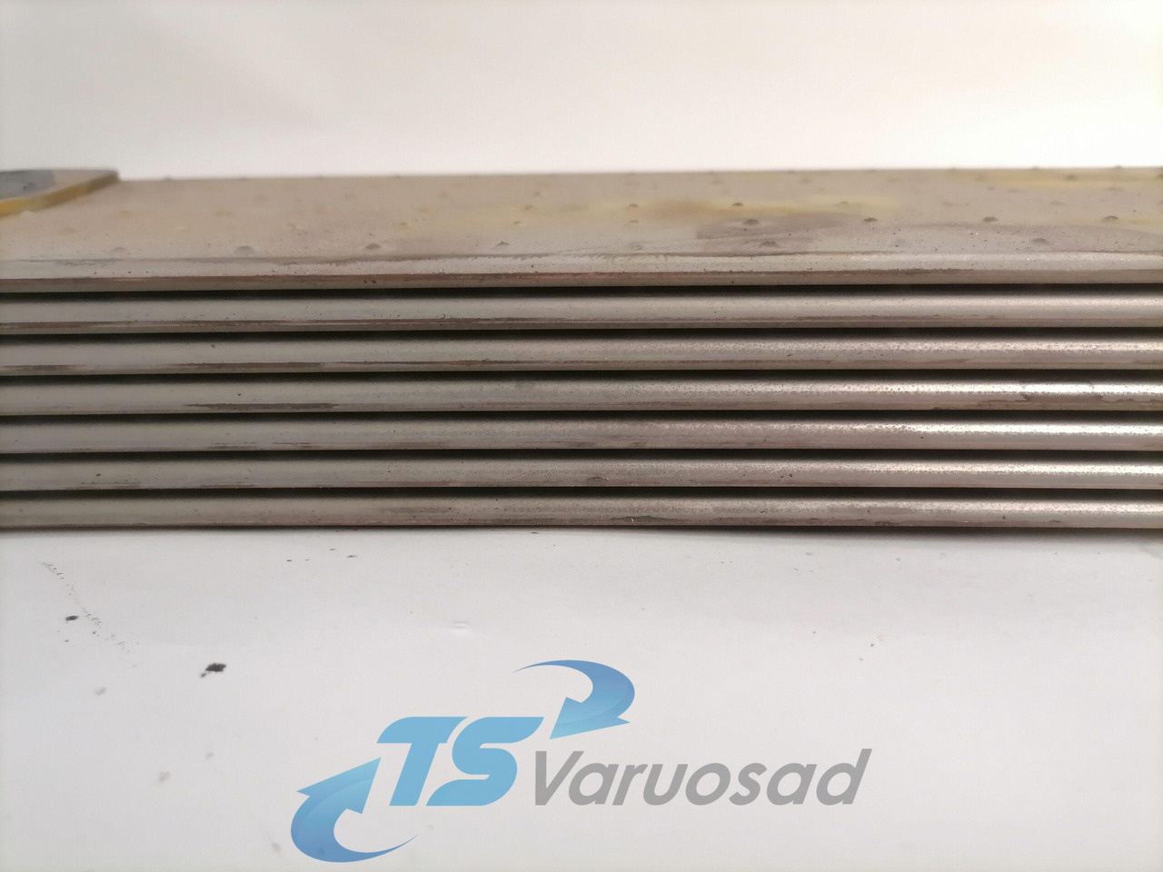 Scania Engine oil cooler 1543688 - Motor y piezas para Camión: foto 4 Scania Engine oil cooler 1543688 - Motor y piezas para Camión: foto 4