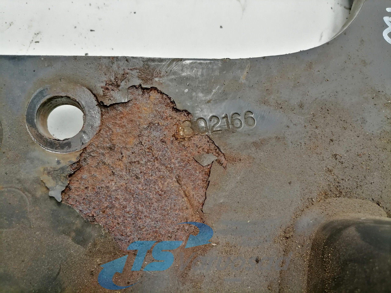 Scania Front bumper carrier 1802166 - Parachoques para Camión: foto 2 Scania Front bumper carrier 1802166 - Parachoques para Camión: foto 2