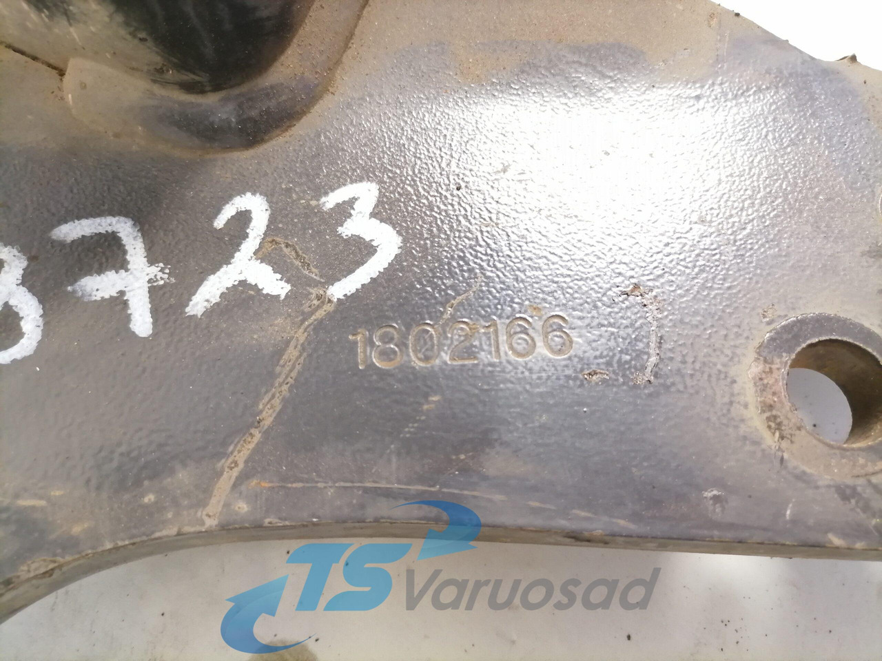 Scania Front bumper carrier 1802166 - Parachoques para Camión: foto 3 Scania Front bumper carrier 1802166 - Parachoques para Camión: foto 3