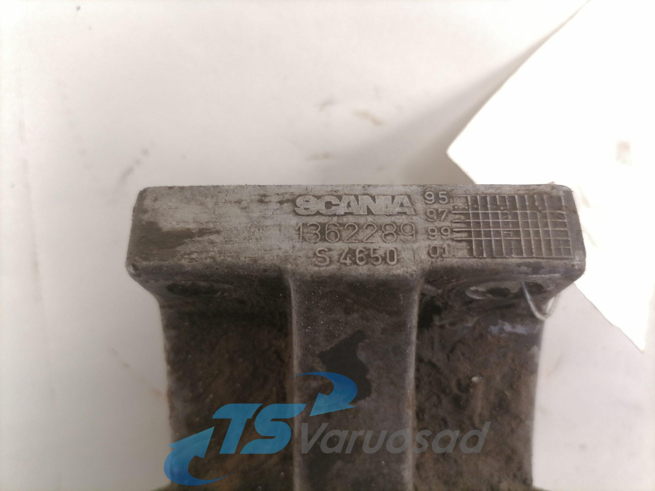 Scania Fuel filter unit 1362289 - Filtro de combustible para Camión: foto 3 Scania Fuel filter unit 1362289 - Filtro de combustible para Camión: foto 3