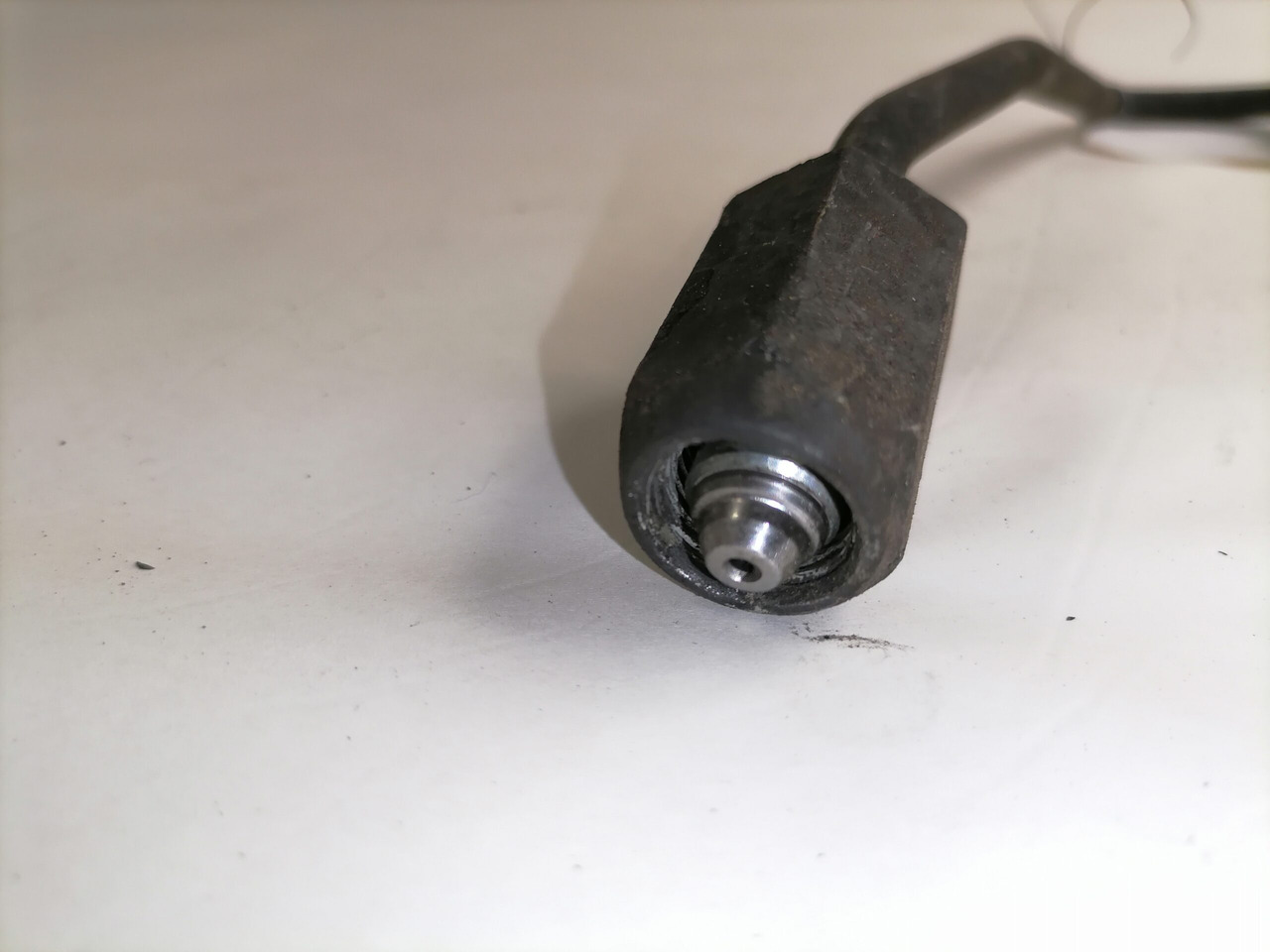 Scania Fuel pipe 1860541 - Procesamiento de combustible para Camión: foto 2 Scania Fuel pipe 1860541 - Procesamiento de combustible para Camión: foto 2