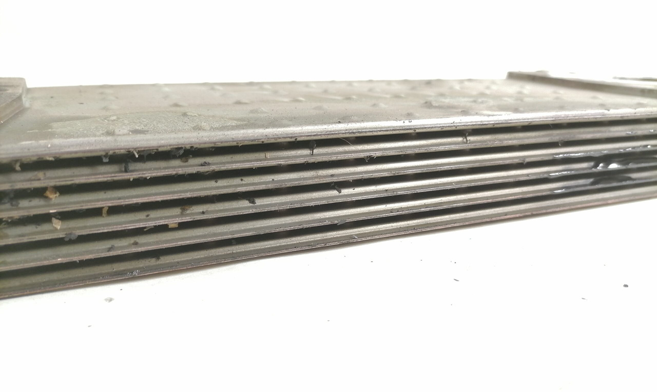 Scania Gerabox oil cooler 1753112 - Caja de cambios y piezas para Camión: foto 4 Scania Gerabox oil cooler 1753112 - Caja de cambios y piezas para Camión: foto 4