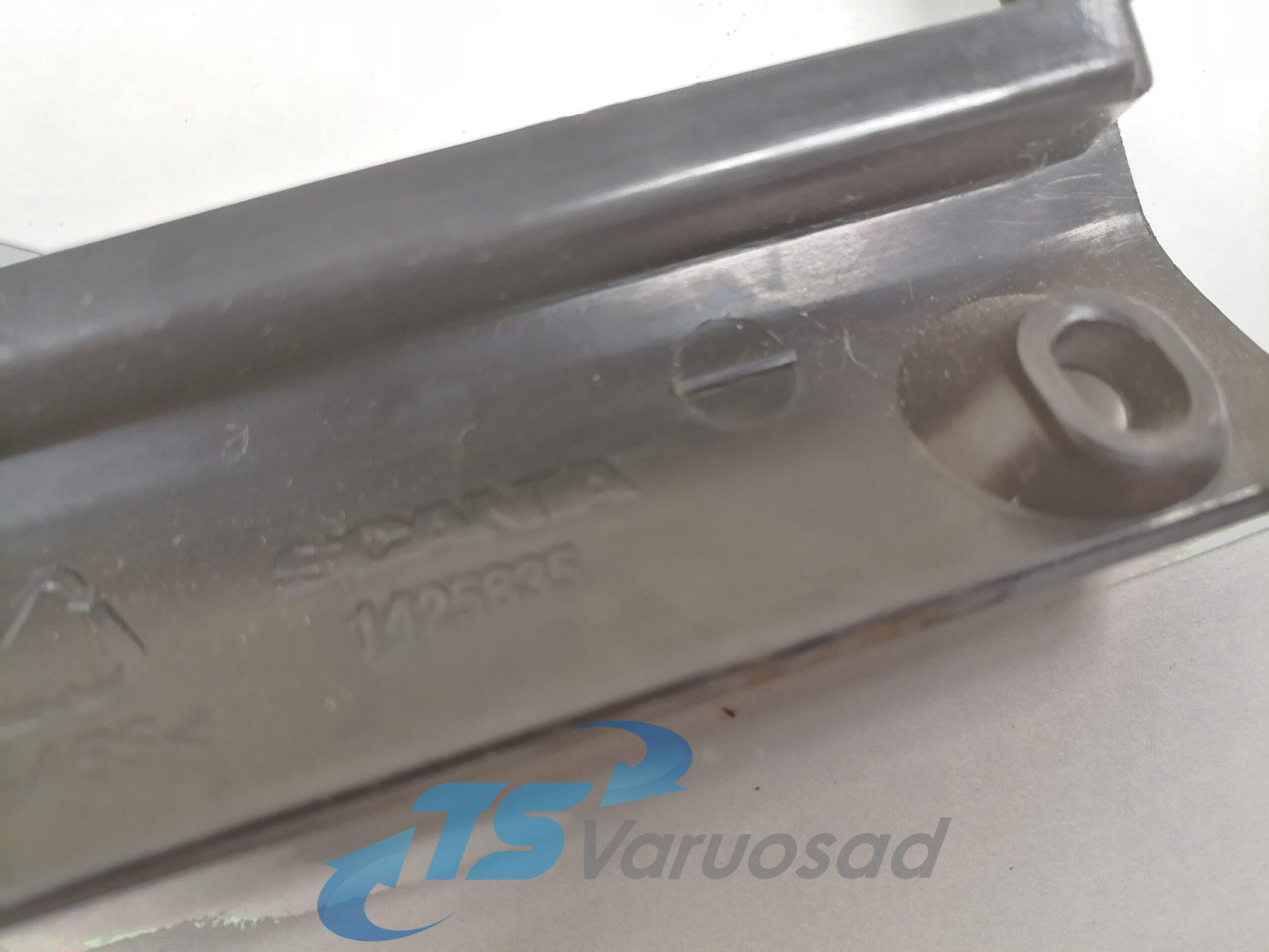 Scania Plastic cover 1425835 - Pieza universal para Camión: foto 3 Scania Plastic cover 1425835 - Pieza universal para Camión: foto 3