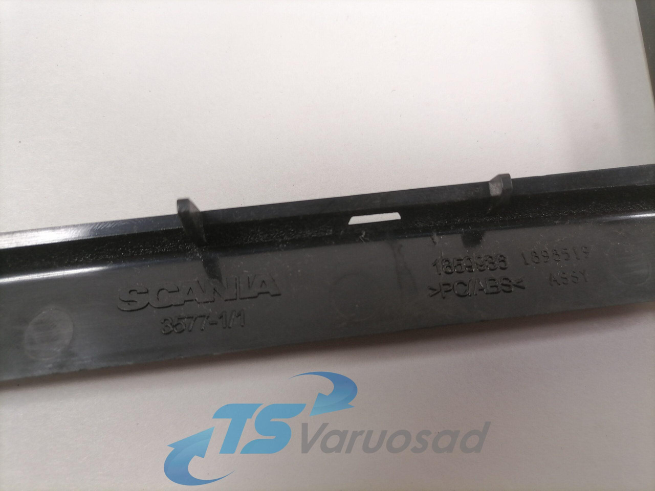 Scania Plastic cover 1859936 - Pieza universal para Camión: foto 3 Scania Plastic cover 1859936 - Pieza universal para Camión: foto 3