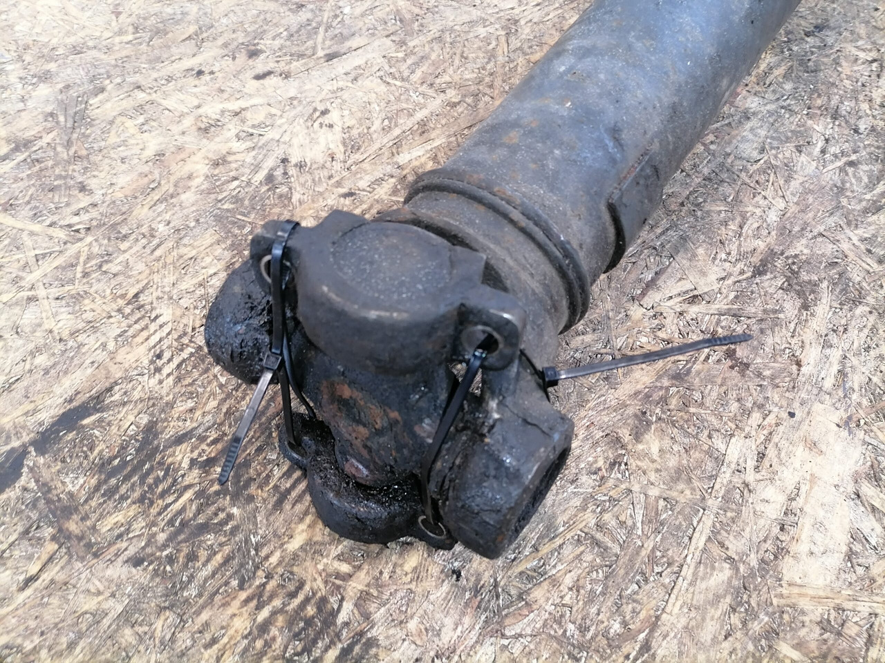 Scania Propeller shaft 1758402 - Árbol de transmisión para Camión: foto 5 Scania Propeller shaft 1758402 - Árbol de transmisión para Camión: foto 5