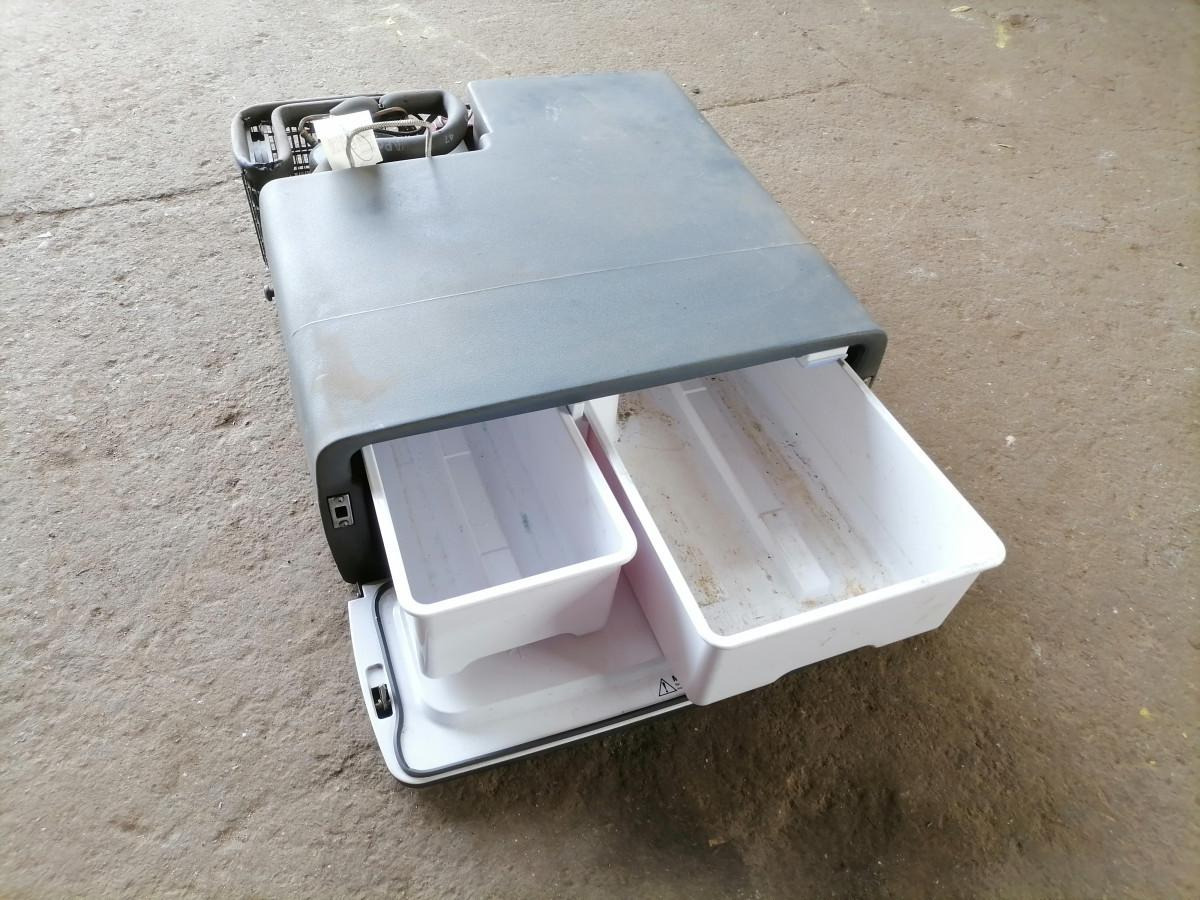 Scania Refigerator 1906067 - Pieza universal para Camión: foto 3 Scania Refigerator 1906067 - Pieza universal para Camión: foto 3