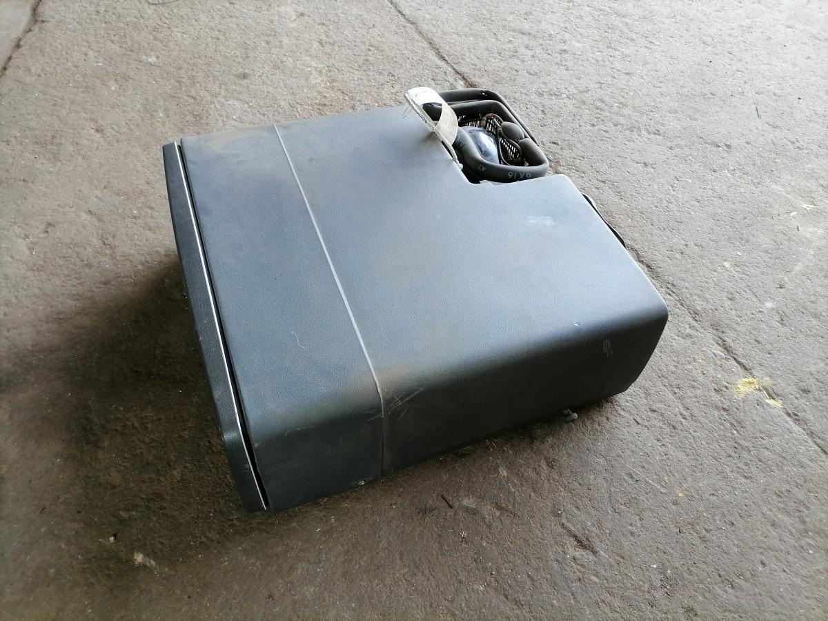 Scania Refigerator 1906067 - Pieza universal para Camión: foto 4 Scania Refigerator 1906067 - Pieza universal para Camión: foto 4