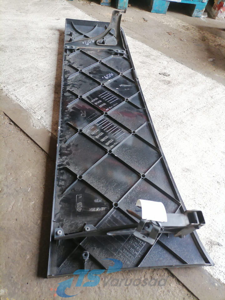 Scania Scania cab wind deflector, right side 1532462 - Aerodinámica/ Spoiler para Camión: foto 4 Scania Scania cab wind deflector, right side 1532462 - Aerodinámica/ Spoiler para Camión: foto 4