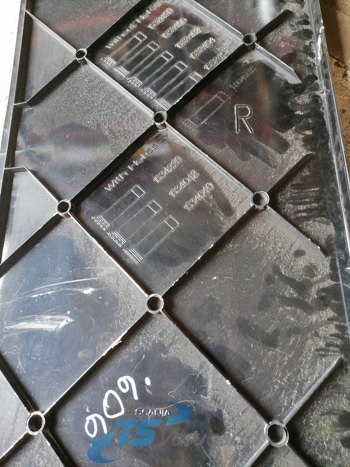 Scania Scania cab wind deflector, right side 1532462 - Aerodinámica/ Spoiler para Camión: foto 5 Scania Scania cab wind deflector, right side 1532462 - Aerodinámica/ Spoiler para Camión: foto 5