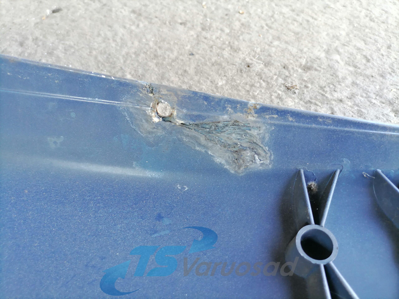 Scania Scania cab wind deflector, roof 1731083 - Aerodinámica/ Spoiler para Camión: foto 2 Scania Scania cab wind deflector, roof 1731083 - Aerodinámica/ Spoiler para Camión: foto 2