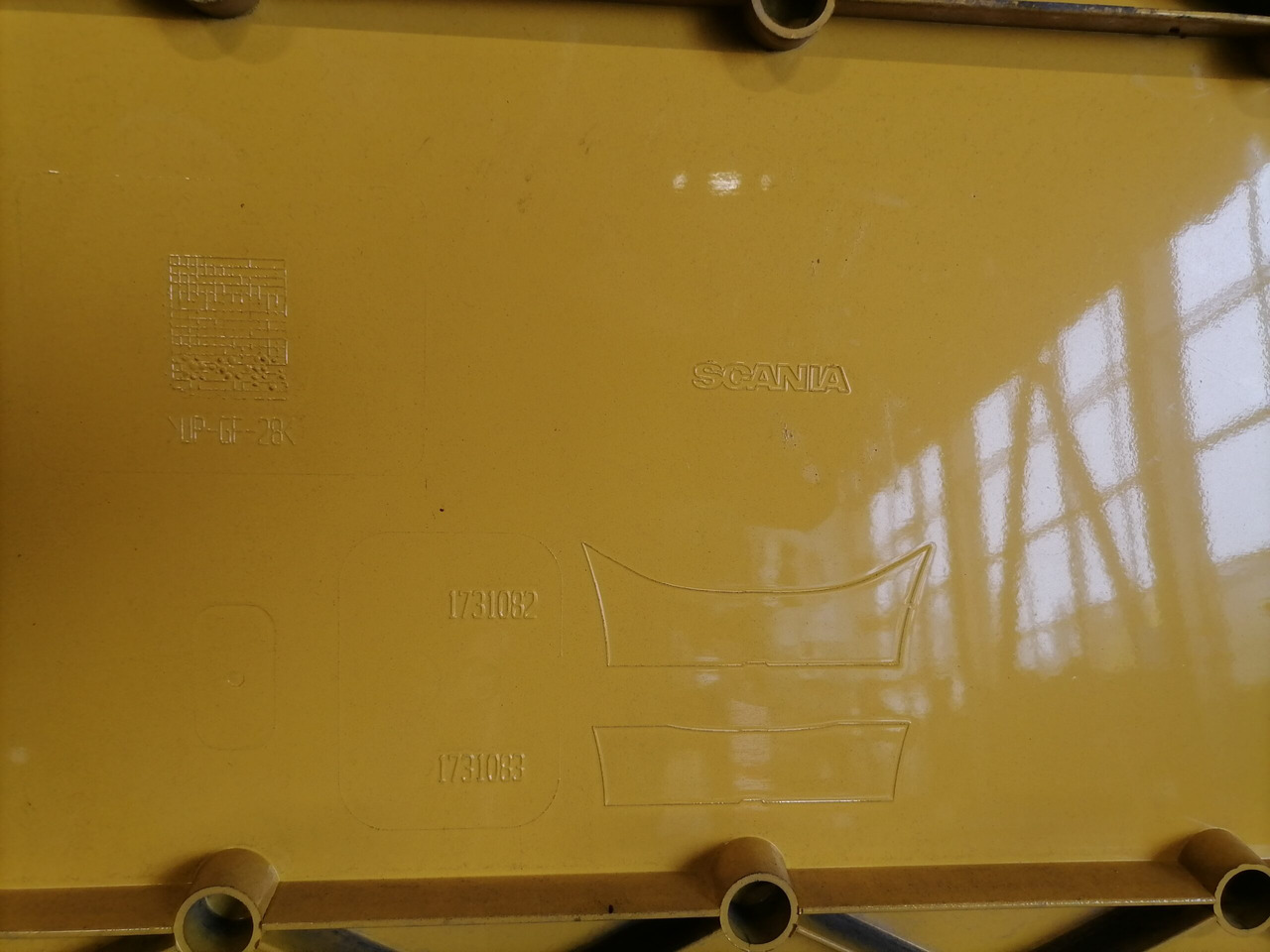 Scania Scania cab wind deflector, roof 1731083 - Aerodinámica/ Spoiler para Camión: foto 4 Scania Scania cab wind deflector, roof 1731083 - Aerodinámica/ Spoiler para Camión: foto 4