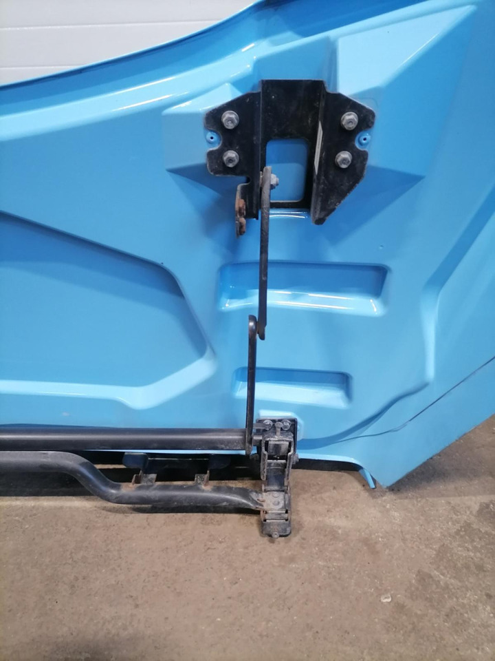 Scania Scania cab wind deflector, roof 2390522 - Aerodinámica/ Spoiler para Camión: foto 5 Scania Scania cab wind deflector, roof 2390522 - Aerodinámica/ Spoiler para Camión: foto 5