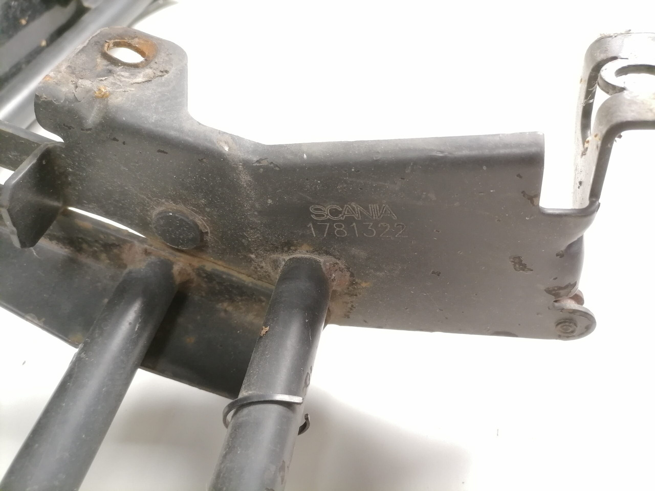 Scania Scania kabiini tuulesuunaja, vasak külg 1532460 - Aerodinámica/ Spoiler para Camión: foto 5 Scania Scania kabiini tuulesuunaja, vasak külg 1532460 - Aerodinámica/ Spoiler para Camión: foto 5