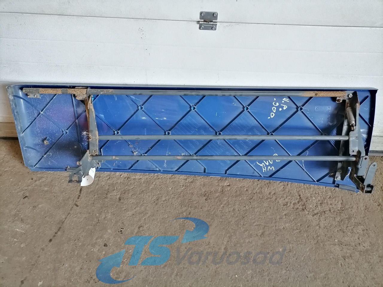 Scania Scania kabiini tuulesuunaja, vasak külg 1532460 - Aerodinámica/ Spoiler para Camión: foto 2 Scania Scania kabiini tuulesuunaja, vasak külg 1532460 - Aerodinámica/ Spoiler para Camión: foto 2