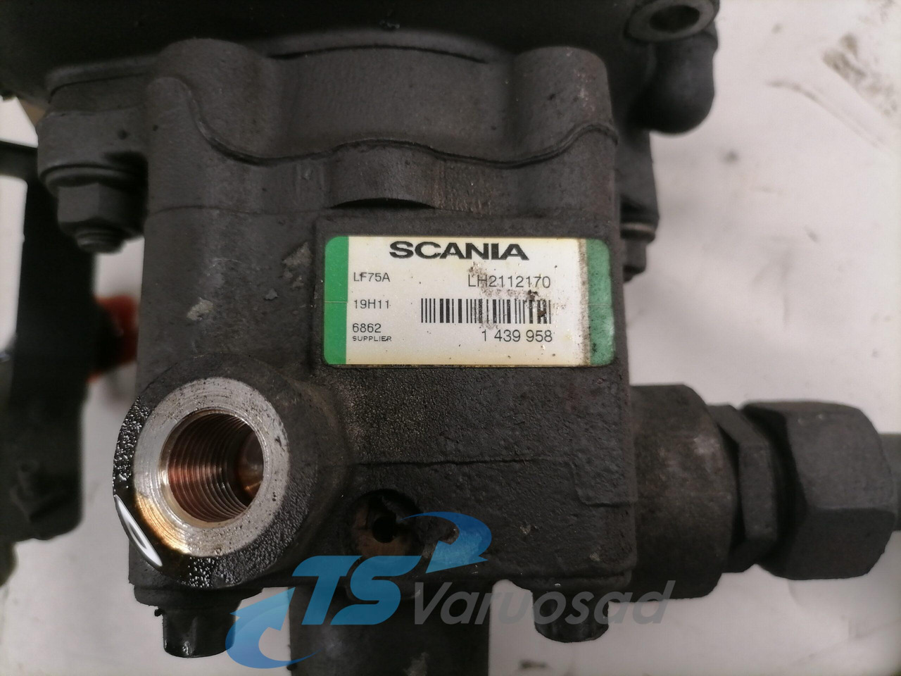 Scania Steering hydraulic pump 1439958 - Bomba de dirección para Camión: foto 2 Scania Steering hydraulic pump 1439958 - Bomba de dirección para Camión: foto 2