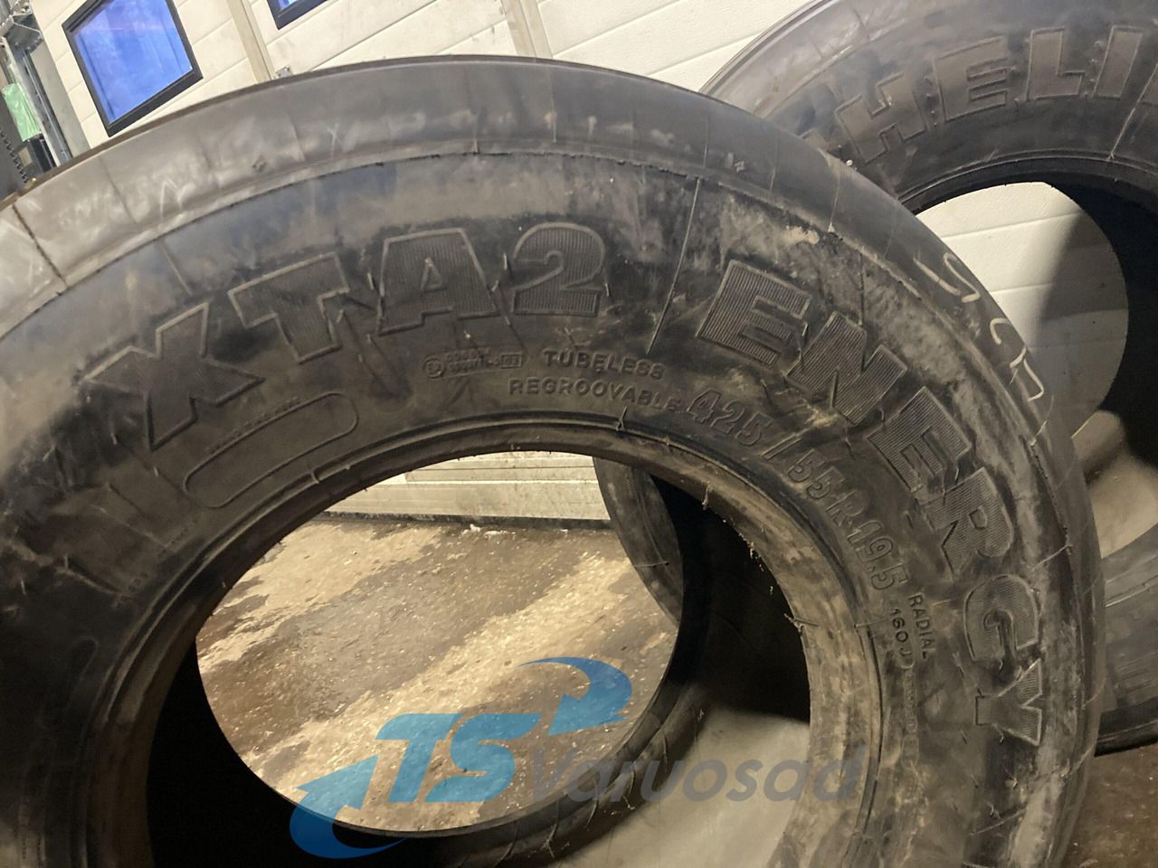 Universaalne Michelin 425/55R19,5 42555R195 - Neumáticos y llantas para Camión: foto 5 Universaalne Michelin 425/55R19,5 42555R195 - Neumáticos y llantas para Camión: foto 5