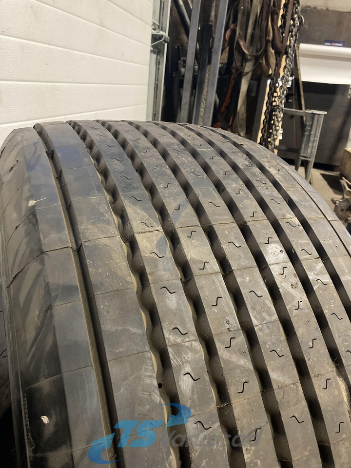 Universaalne Michelin 425/55R19,5 42555R195 - Neumáticos y llantas para Camión: foto 3 Universaalne Michelin 425/55R19,5 42555R195 - Neumáticos y llantas para Camión: foto 3